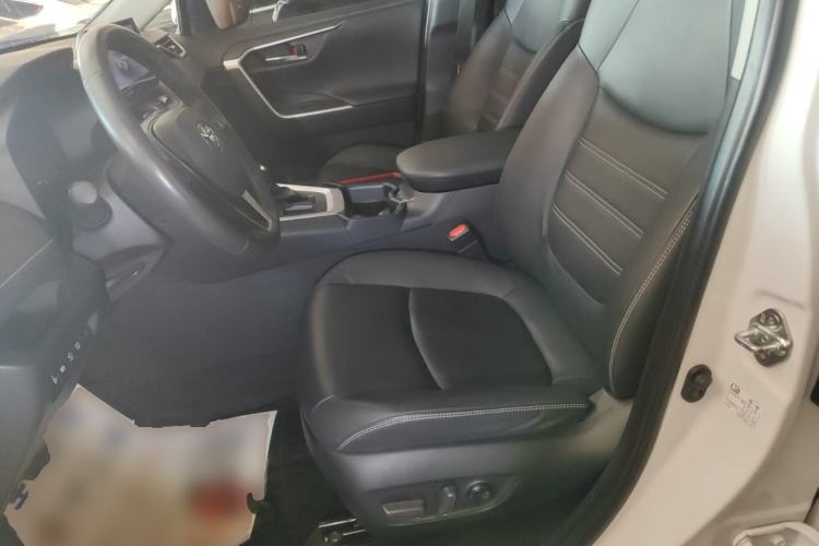 Used Toyota RAV4 2023 2.0L CVT Two-Wheel Drive 20th Anniversary Platinum Edition
