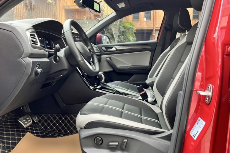 Used Volkswagen T-ROC 2023 300TSI DSG Two-Wheel-Drive Chen Guang Edition
