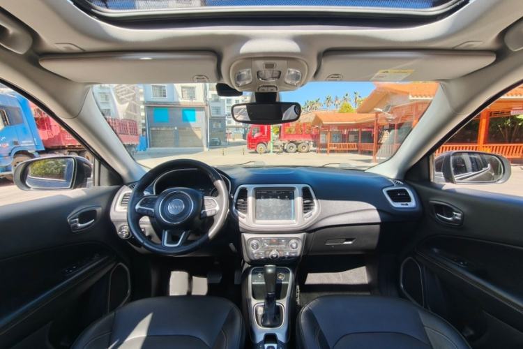 Used  Compass 2017 200T Automatic Family Edition