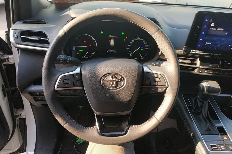 Used Toyota Sienna 2023 2.5L Hybrid Deluxe Edition
