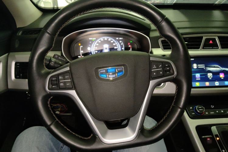 Used Geely Auto Emgrand X7 Sport 2018 1.8TD Automatic Two-Wheel Drive ZhiZun Model with 4G Connectivity
