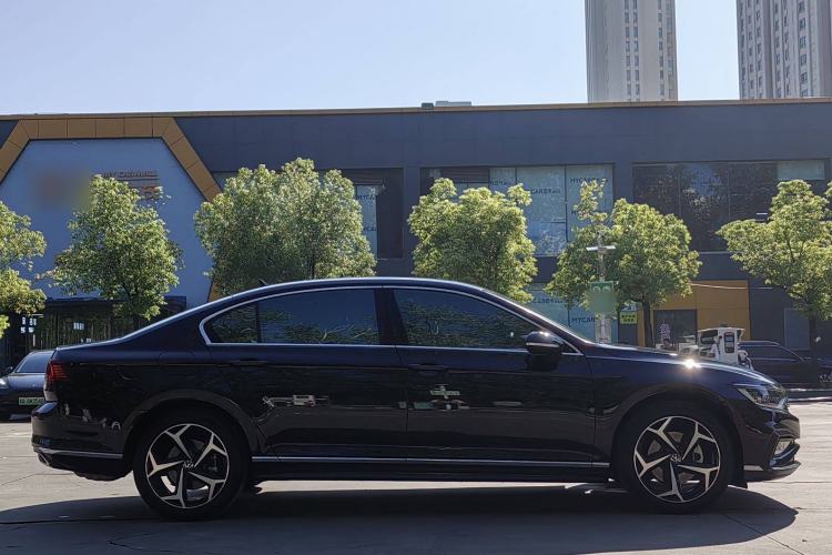 Used Volkswagen Magotan 2023 2 Million Units Limited Edition 330TSI DSG Leading Version
