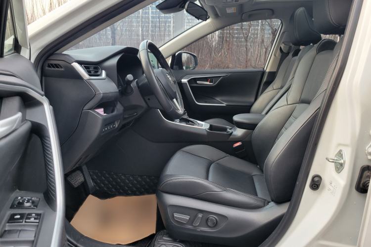 Used Toyota Wildlander 2023 Dual-Motor 2.5L E-CVT Two-Wheel Drive Luxury PLUS Edition
