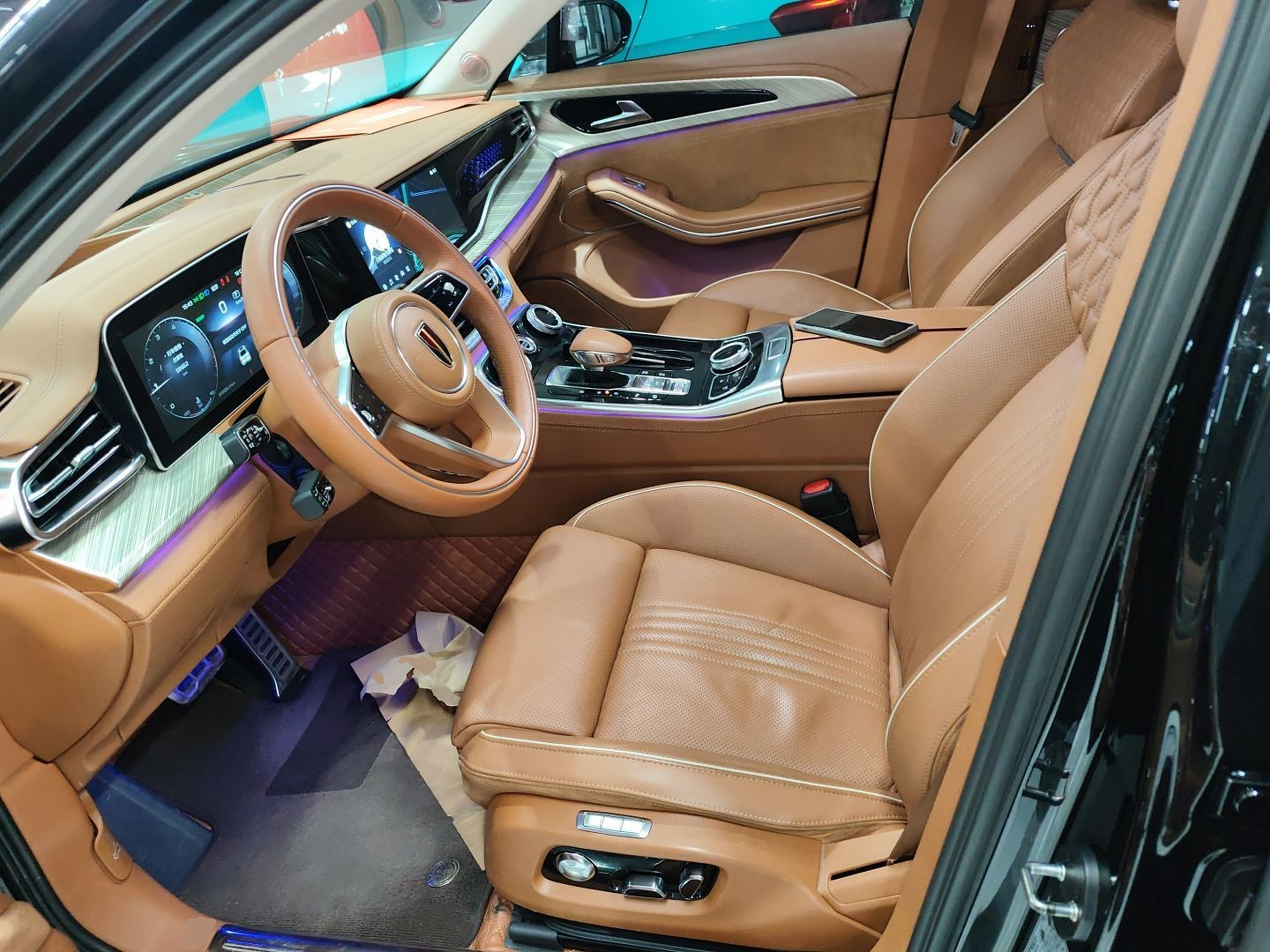 المقاعد الأمامية داخل السيارة