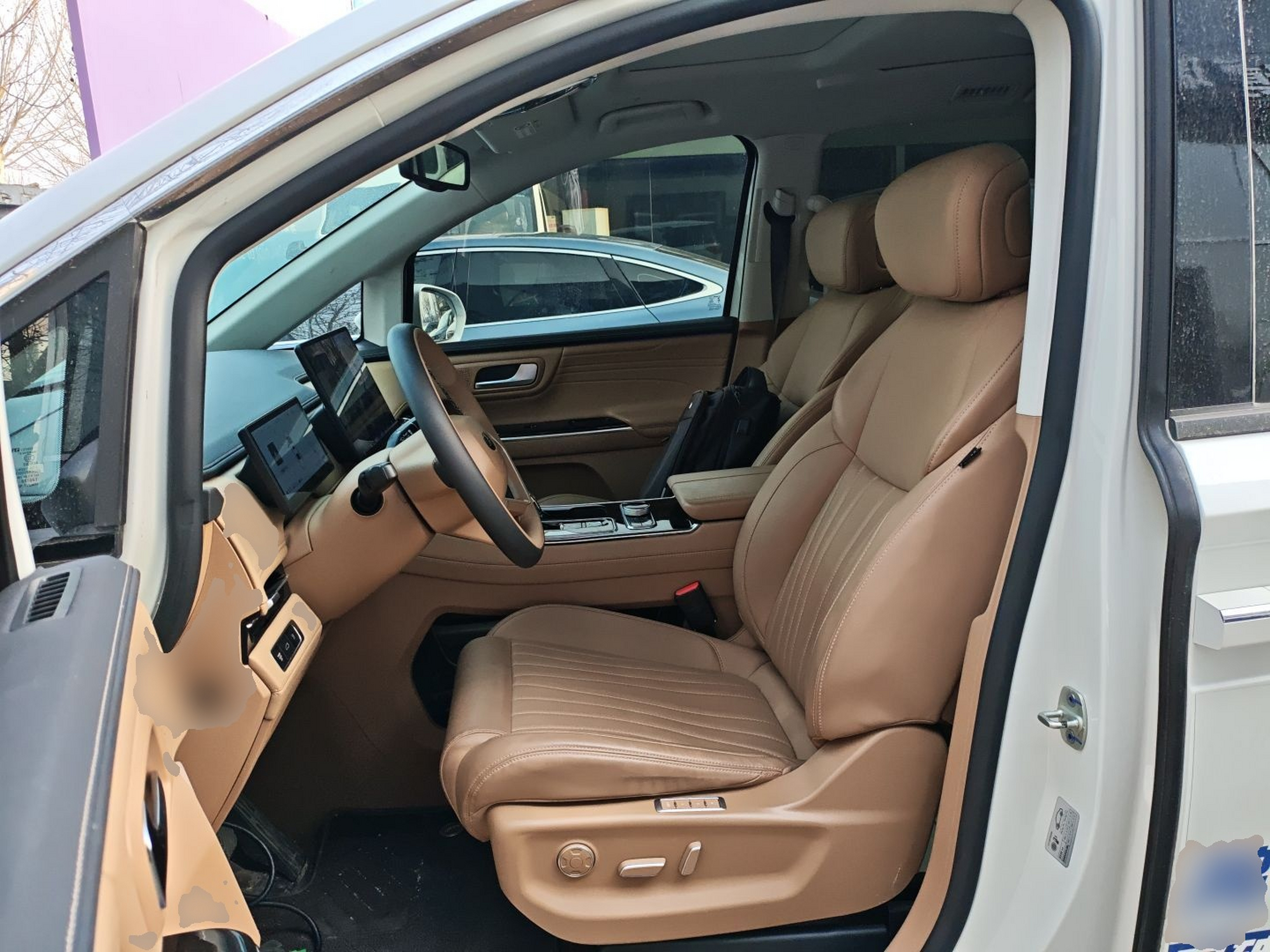 Переднее сиденье в автомобиле