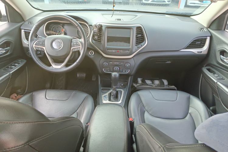 Used  Cherokee 2017 2.0L Superior Edition