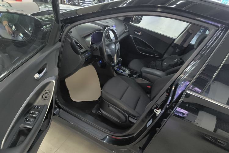 Used Hyundai Santa Fe 2013 2.4L Automatic 4x4 Comfort Edition
