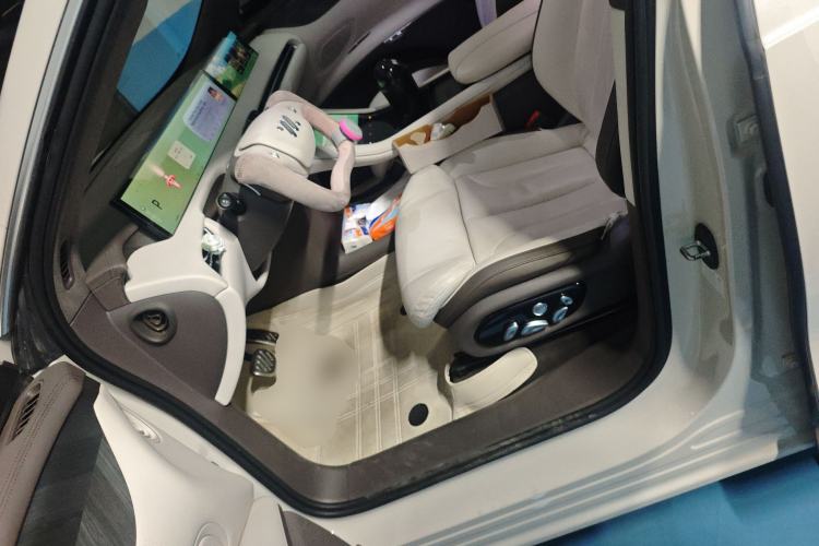 Used IM LS7 2023 100kWh Pro All-Wheel-Drive Version
