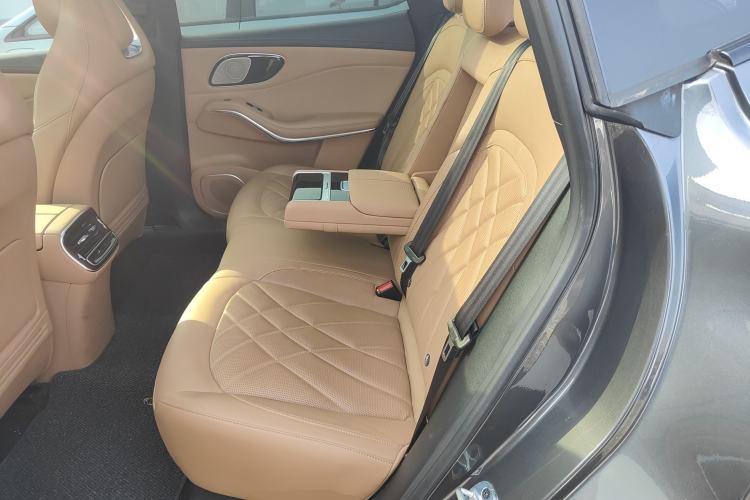 Used  R7 2023 Rear-Drive Screen King Edition
