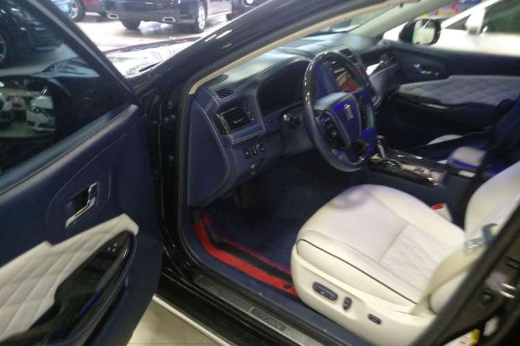 Used Toyota Crown 2012 2.5L Royal Leather Edition
