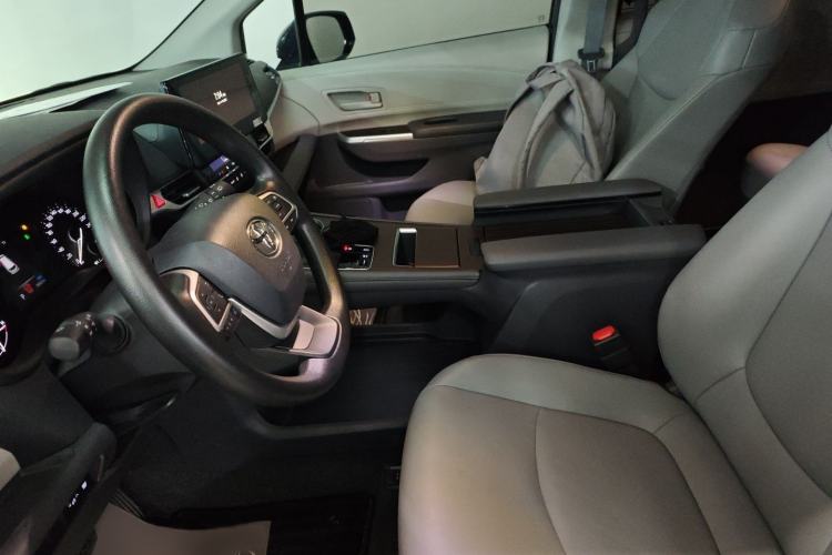 Used Toyota Granvia 2024 2.5L Hybrid Comfort Edition
