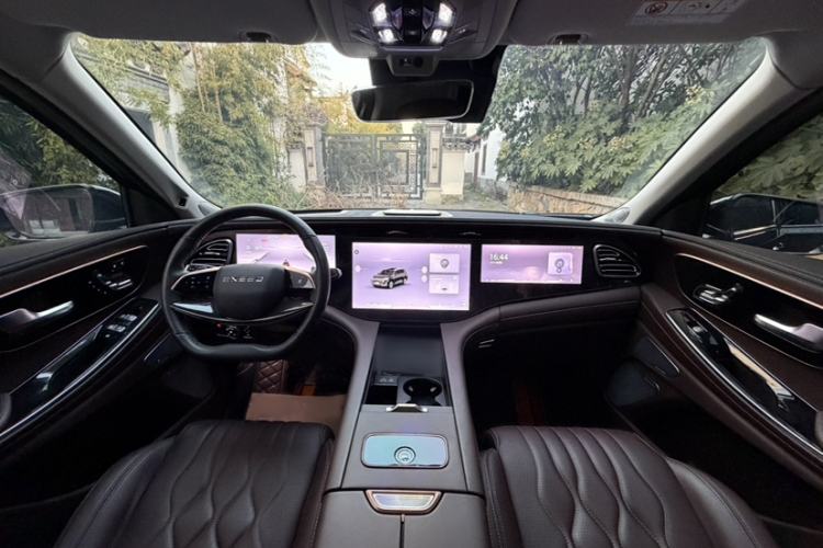 Used EXEED Lanyue 2023 400T Four-Wheel Drive Star Prestige Edition 6 Seats
