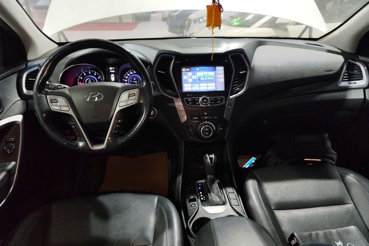 Used Hyundai Santa Fe 2015 2.4L Automatic Two-Wheel Drive Smart Version 5 Seats
