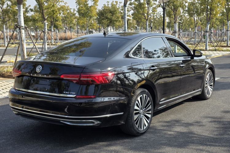 Used Volkswagen Passat 2020 330TSI Luxury Edition China VI
