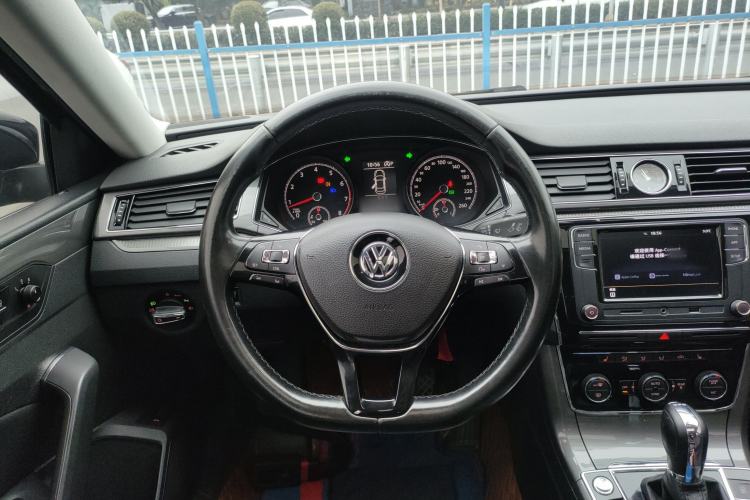 Used Volkswagen Passat 2017 330TSI DSG Luxury Edition
