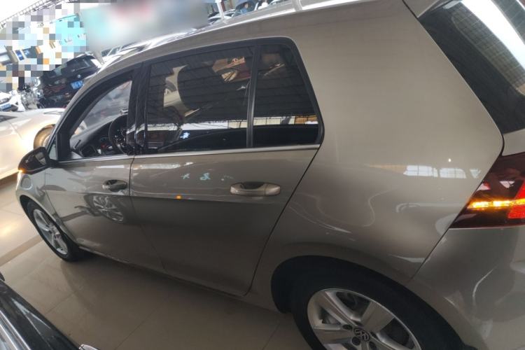 Used Volkswagen Golf 2017 1.6L Automatic Comfort Million-Vehicle Anniversary Edition
