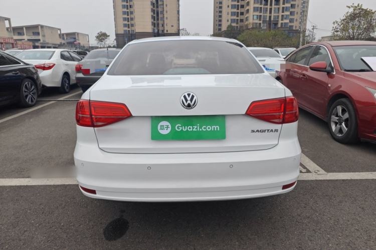 Used Volkswagen Sagitar 2015 1.6L Manual Comfort Model
