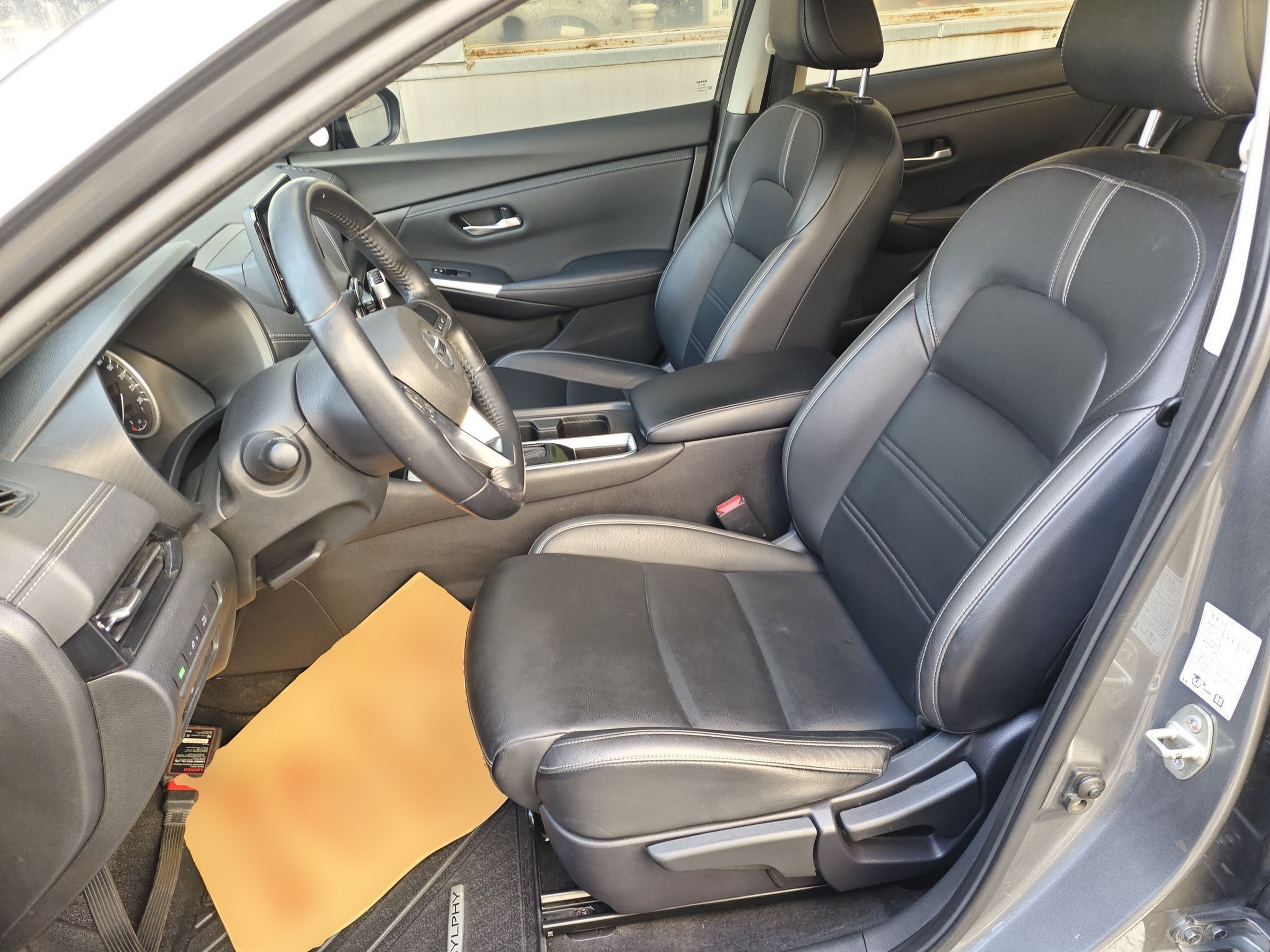 Переднее сиденье в автомобиле