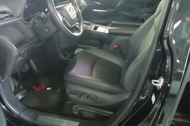 Used Toyota Granvia 2023 2.5L Hybrid Flagship VIP Edition
