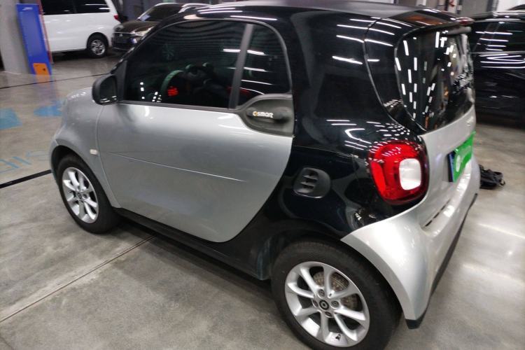 Used  fortwo 2015 1.0L 52 kW hardtop Dynamic version
