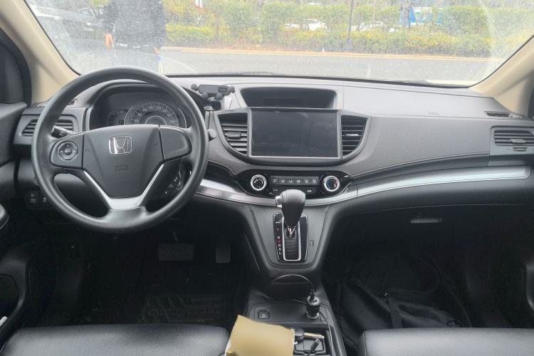 Used Honda CR-V 2015 2.0L two-wheel drive urban version
