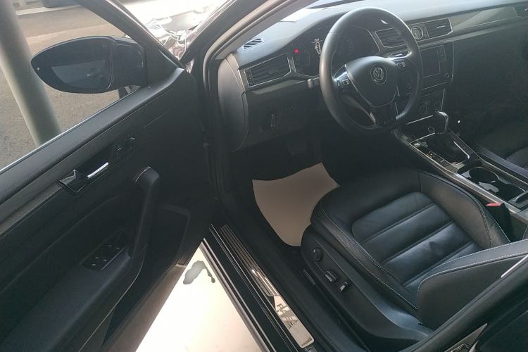 Used Volkswagen Passat 2017 330TSI DSG Luxury Edition
