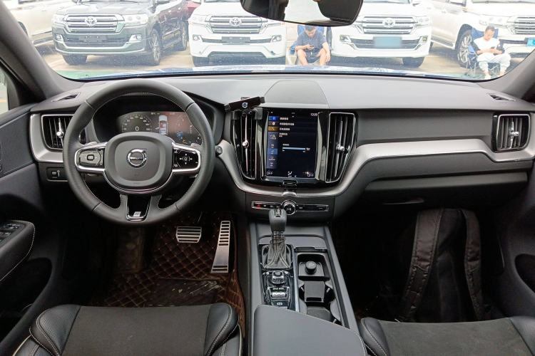 Used Volvo XC60 2019 T5 4x4 Smart & Dynamic Sport Edition China VI Standard
