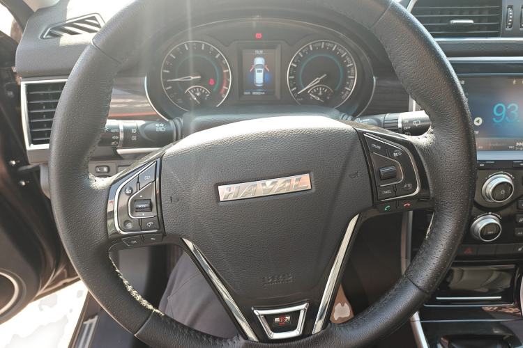 Used Haval H2 2016 Red Label 1.5T Manual Two-Wheel Drive Elite Model
