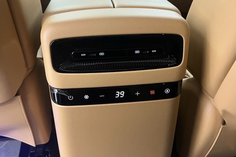 Used VOYAH Dream 2025 PHEV Four-Wheel-Drive Flagship Version – Qiankun Edition
