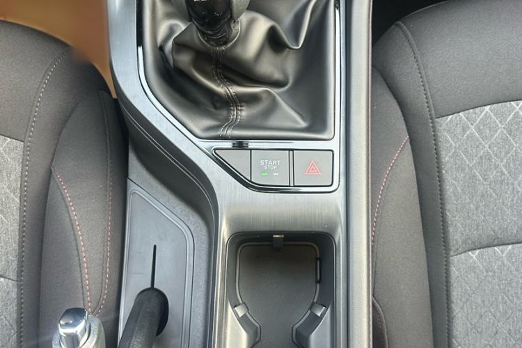 Used Roewe i5 2023 1.5L Manual Comfort Edition
