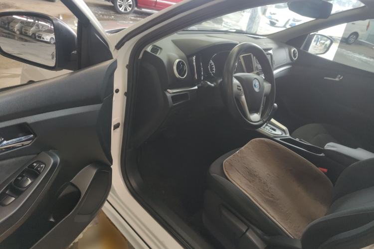 Used Venucia T70 2015 2.0L CVT Smart Choice Edition