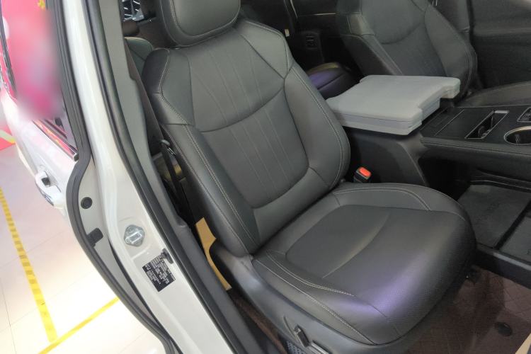 Used Toyota Sienna 2024 2.5L Hybrid Platinum Edition