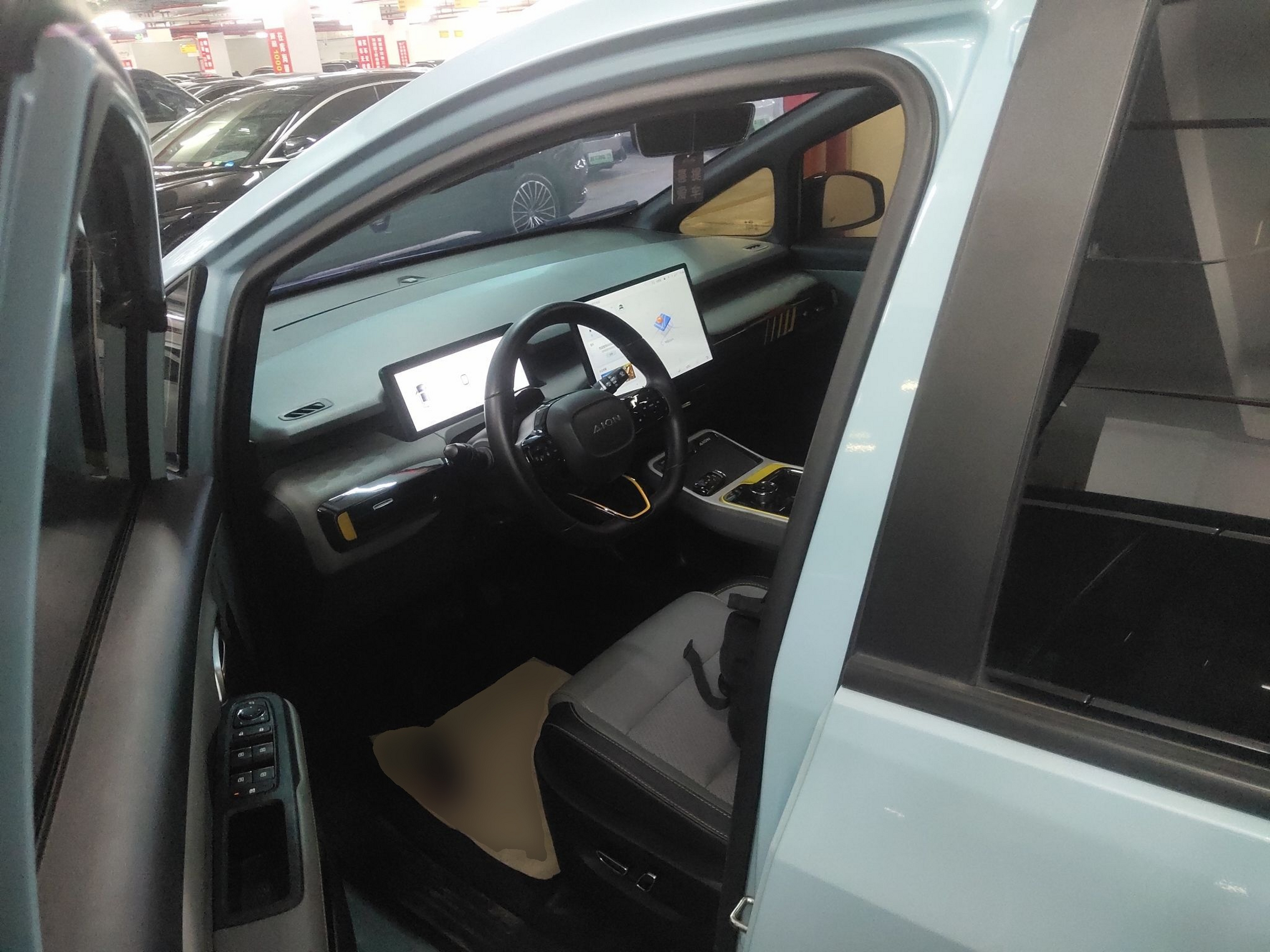 Переднее сиденье в автомобиле