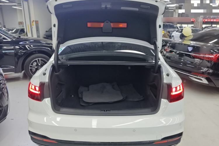 Used Audi A4L 2022 40 TFSI Luxury Dynamic Model
