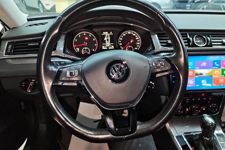 Used Volkswagen Passat 2016 330TSI DSG Luxury Edition
