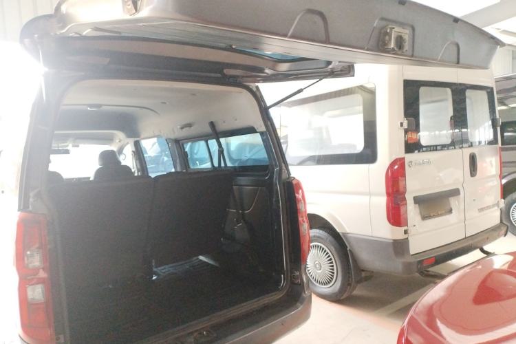 Used Jinbei Gold Hiace 2021 1.5L Passenger Van Travel Lion 7-Seater