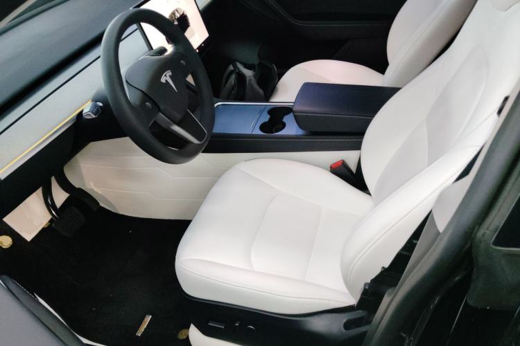 Used Tesla Model Y 2023 Long-Range All-Wheel-Drive Version
