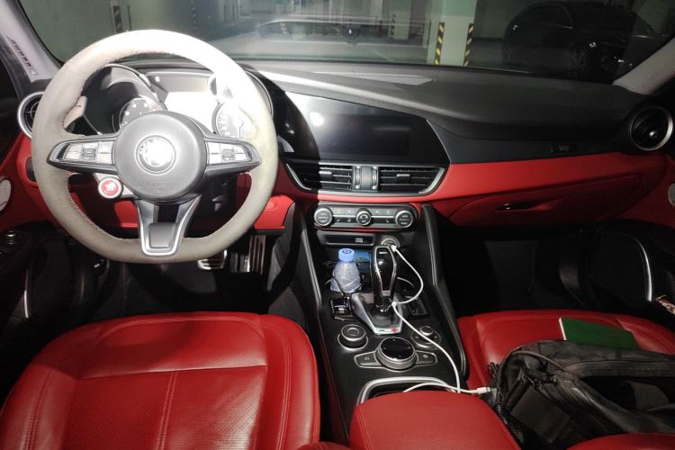 Used Alfa Romeo Giulia 2020 2.0T 280HP Track Edition Limited Release
