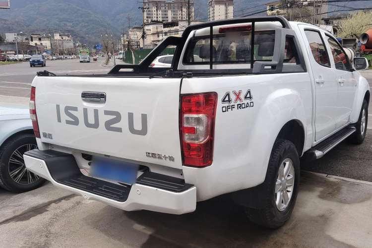 Used Isuzu JLM 2018 2.5T Two-Wheel Drive Diesel Luxury Version with Extended Cargo Bed JE4D25Q5A
