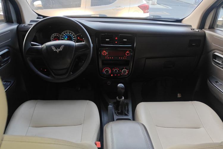 Used Wuling Rongguang V 2018 1.5L Standard Version
