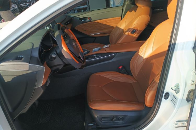 Used Toyota Avalon 2019 Dual-Engine 2.5L XLE Prestige Version China VI Standard