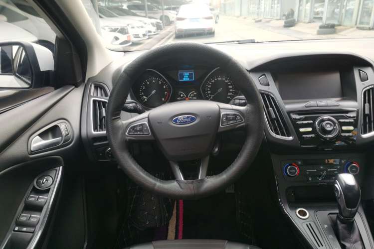 Used Ford Focus 2015 Hatchback 1.6L Automatic Fashion Edition
