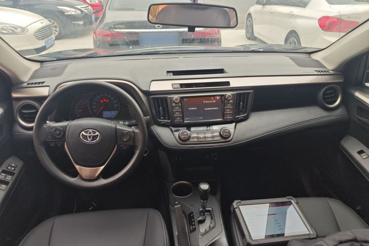 Used Toyota RAV4 2015 2.0L CVT Two-Wheel Drive Fashion Edition