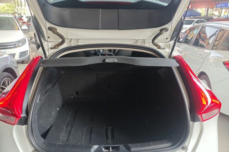 Used Volvo V40 2015 1.6T Zhiya Edition