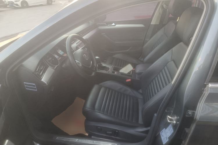 Used Volkswagen Magotan 2017 330TSI DSG Leading Model
