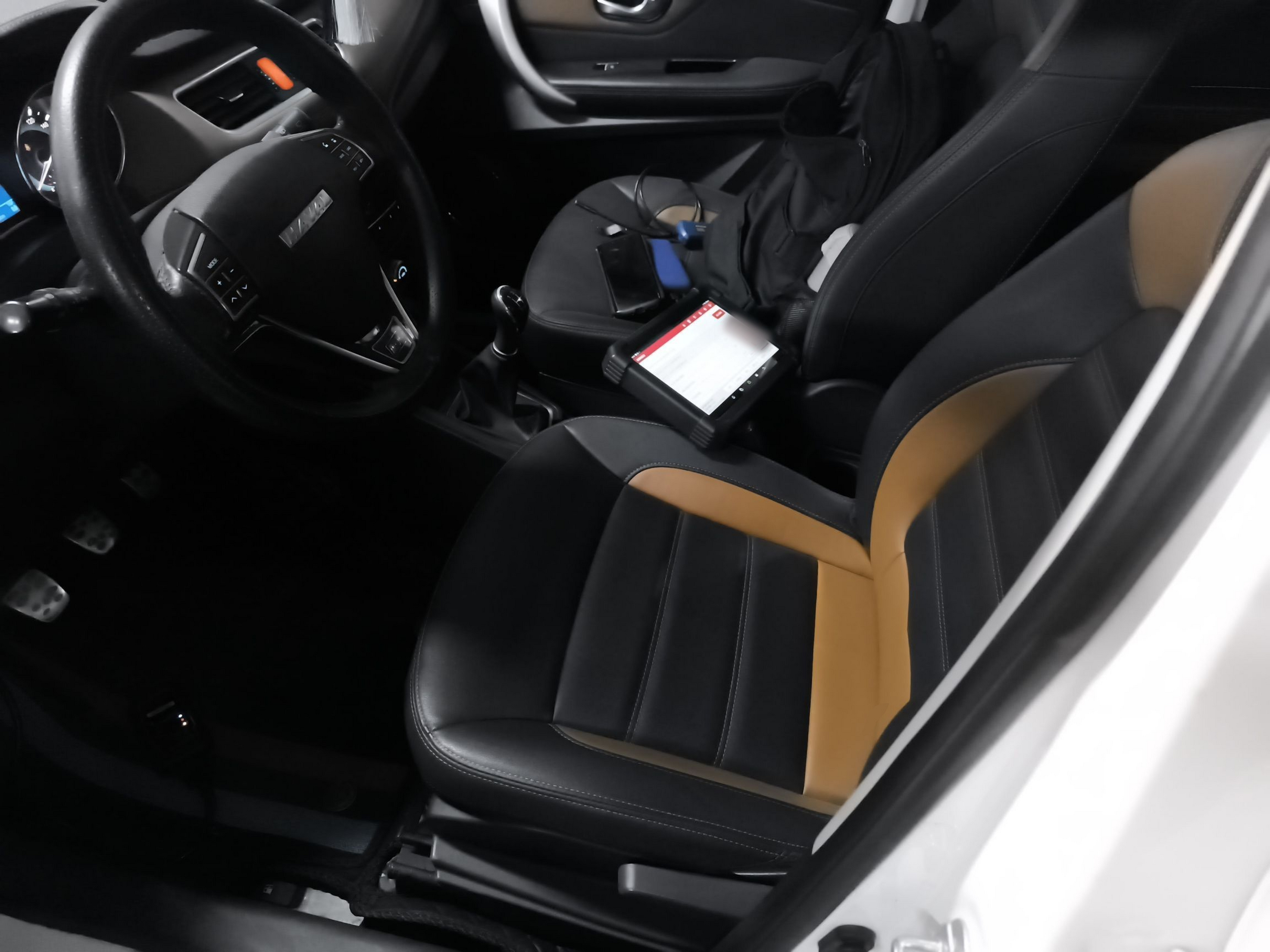 Переднее сиденье в автомобиле