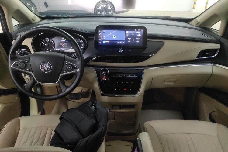 Used Buick GL8 2023 Facelifted Land Cruiser Executive Luxury Version
