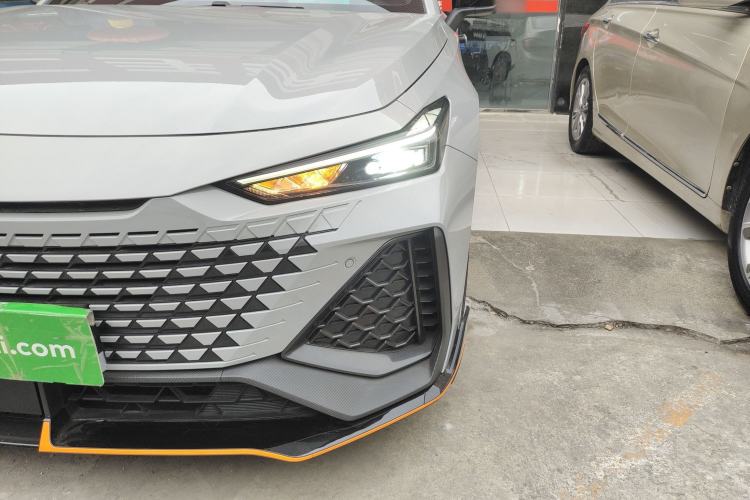 Used Changan UNI-V 2023 2.0T Leading-Speed Edition
