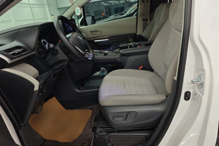 Used Toyota Sienna 2024 2.5L Hybrid Comfort Edition