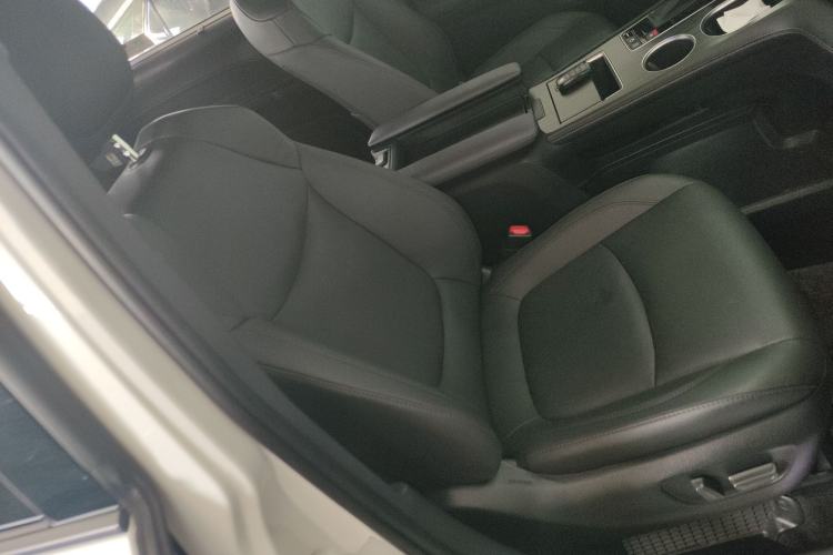 Used Toyota Sienna 2023 2.5L Hybrid Deluxe Edition